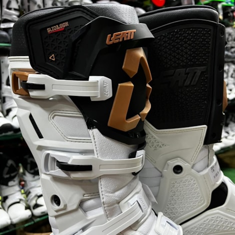 Segunda imagem do produto Bota Leatt 4.5 - Branco Preto Dourado