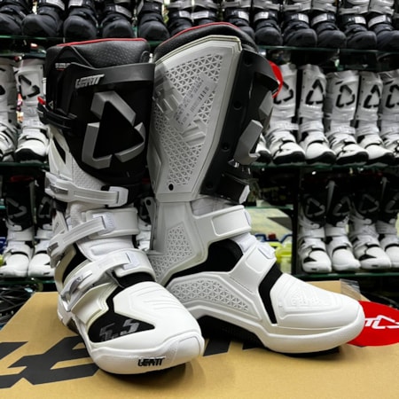 Segunda imagem do produto Bota Leatt 5.5 Flexlock - Branco Preto