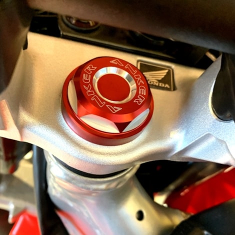 Segunda imagem do produto Tampa Rosca da Mesa Anker CRF 230F/250F Tornado 250/300 Sahara 300 - Vermelho